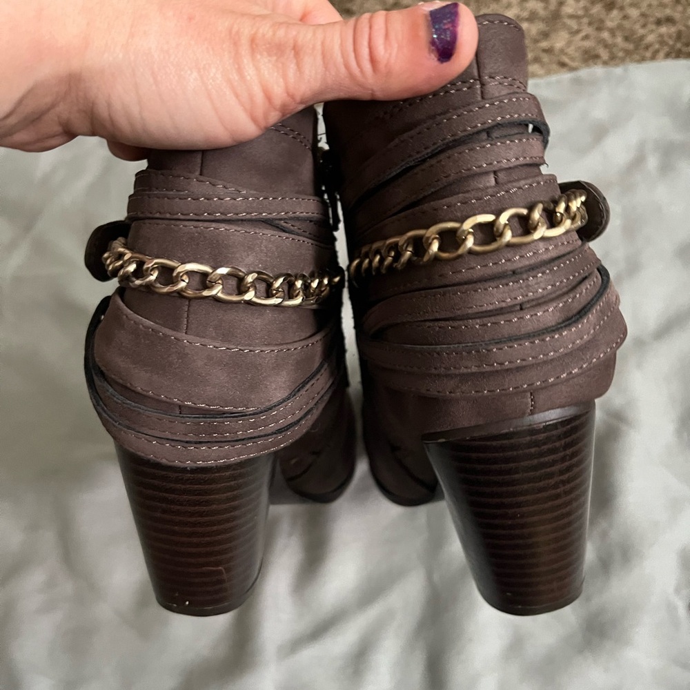 Charlotte Russe Brown Ankle Booties with Chunky Heel - Picture 4 of 8